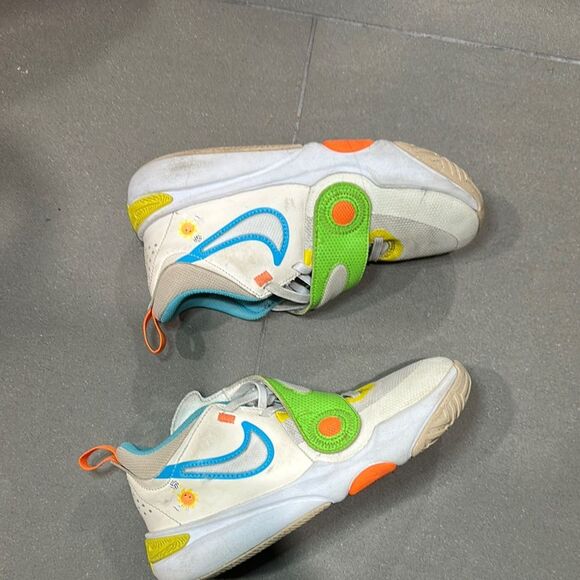 Nike team hustle D 11 Multicolor Sneakers size 3Y - Picture 4 of 5